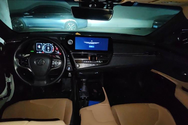 Used Lexus ES 2023 200 Excellence Edition Center Console