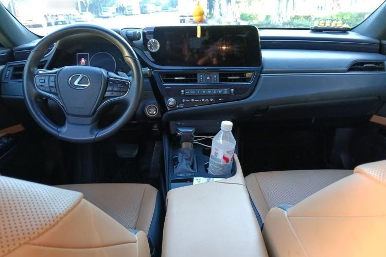 Used Lexus ES 2023 200 Excellence Edition Center Console