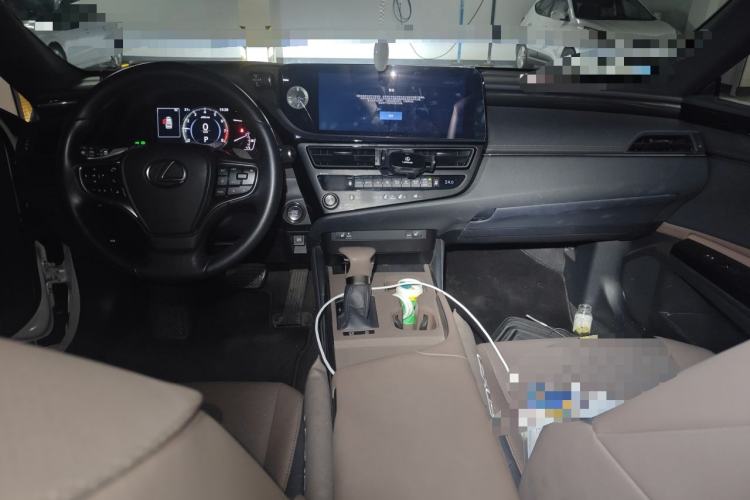 Used Lexus ES 2023 200 Excellence Edition Center Console