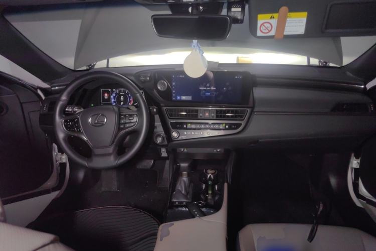 Used Lexus ES 2023 200 Excellence Edition Center Console