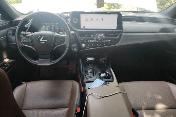 Used Lexus ES 2023 200 Excellence Edition Center Console