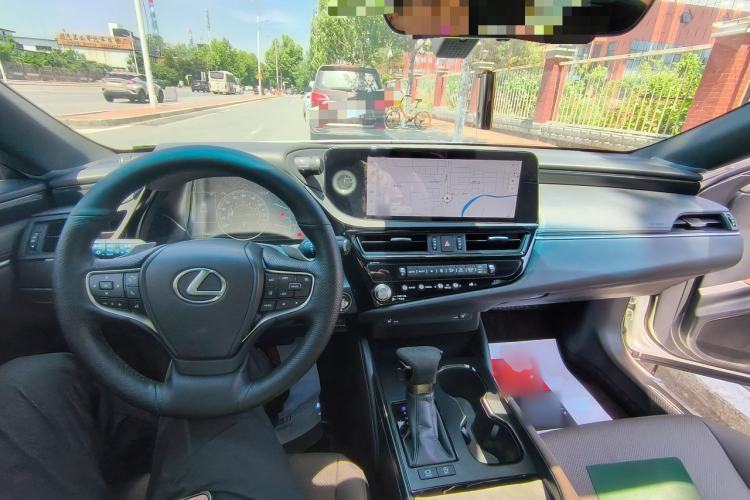 Used Lexus ES 2023 200 Excellence Edition Center Console