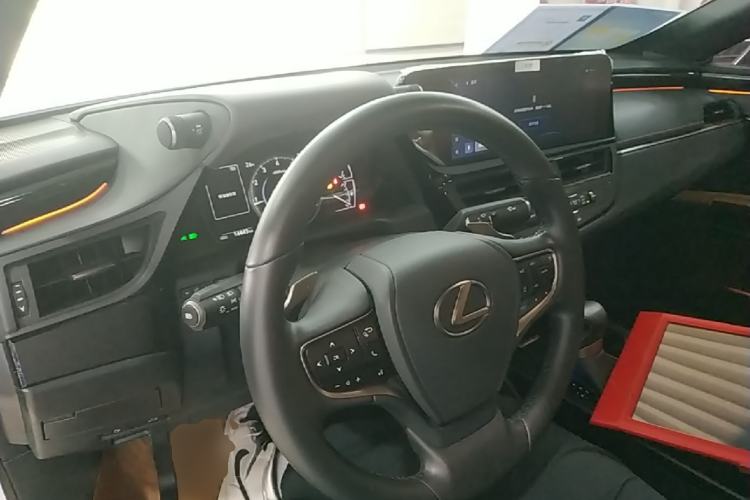 Used Lexus ES 2023 200 Excellence Edition Center Console