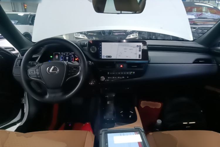 Used Lexus ES 2023 200 Excellence Edition Center Console
