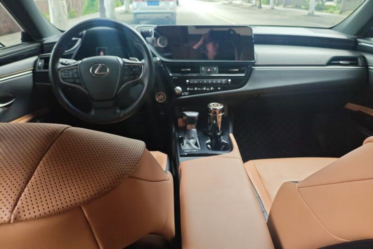 Used Lexus ES 2023 200 Excellence Edition Center Console
