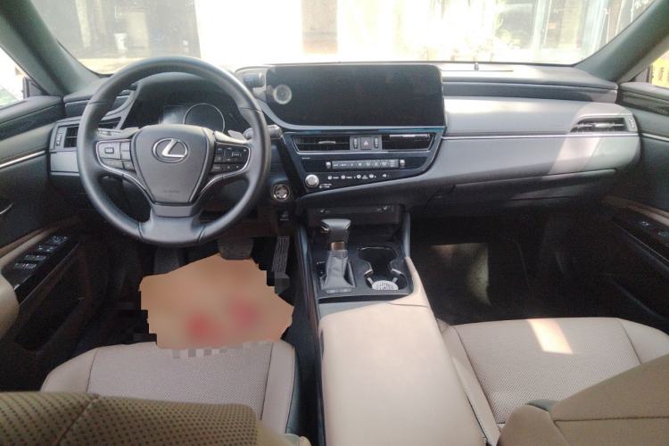 Used Lexus ES 2023 200 Excellence Edition Center Console