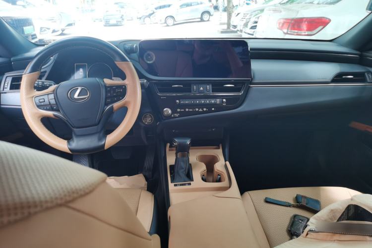 Used Lexus ES 2023 200 Excellence Edition Center Console