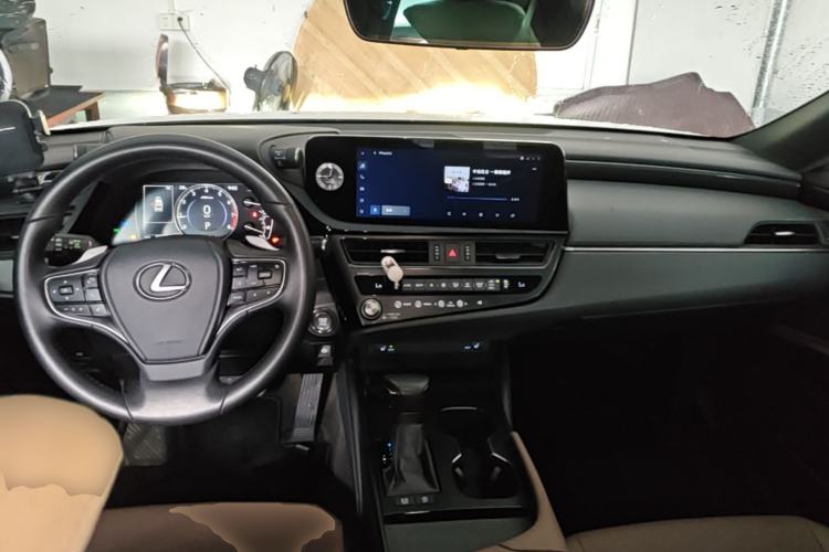 Used Lexus ES 2023 200 Excellence Edition Center Console