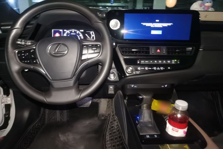 Used Lexus ES 2023 200 Excellence Edition Center Console