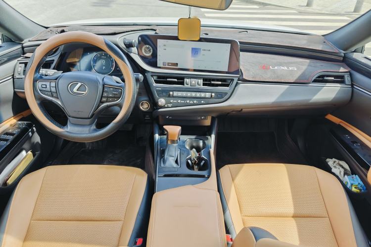 Used Lexus ES 2023 200 Excellence Edition Center Console