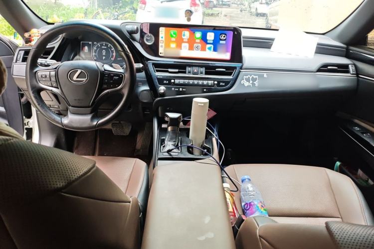 Used Lexus ES 2023 260 Excellence Edition Center Console