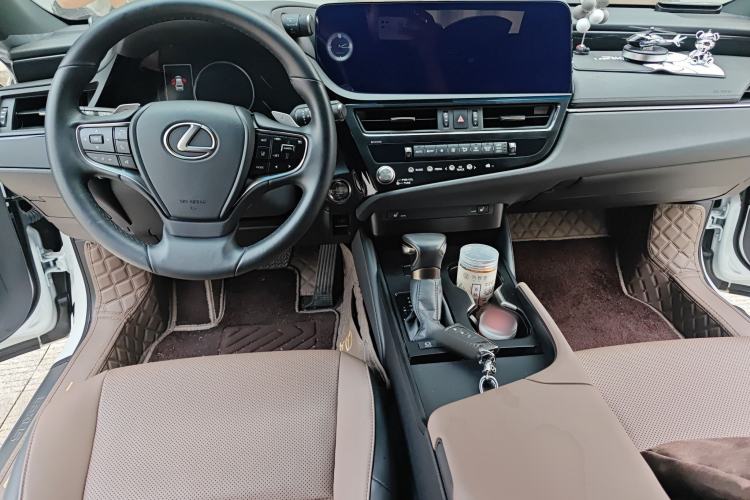 Used Lexus ES 2023 200 Excellence Edition Center Console