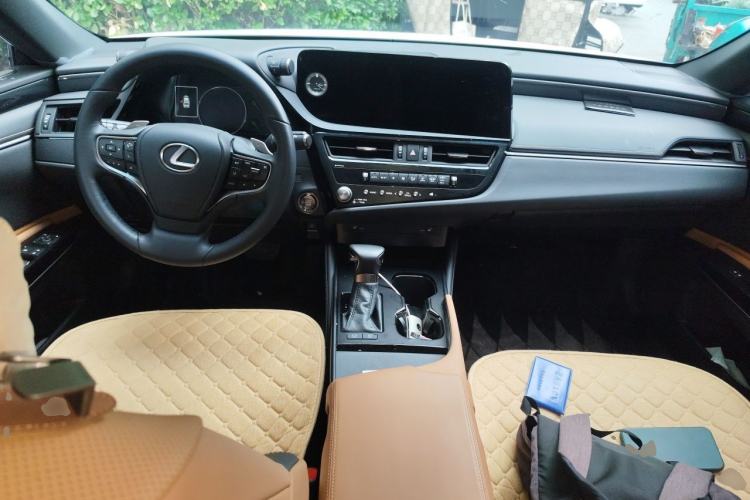 Used Lexus ES 2023 200 Excellence Edition Center Console
