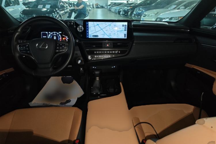 Used Lexus ES 2023 200 Luxury Edition Center Console