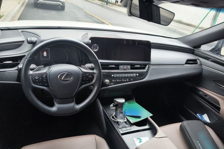 Used Lexus ES 2023 200 Excellence Edition Center Console