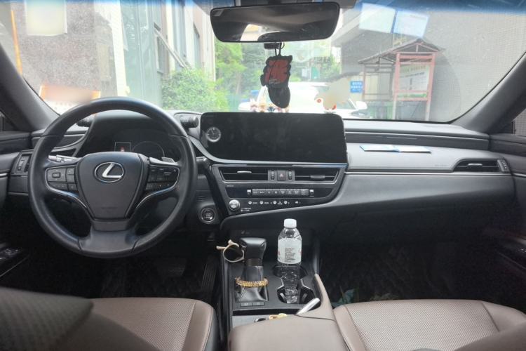 Used Lexus ES 2023 200 Excellence Edition Center Console