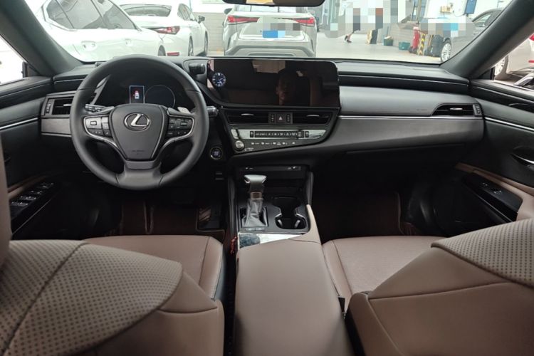 Used Lexus ES 2023 200 Excellence Edition Center Console