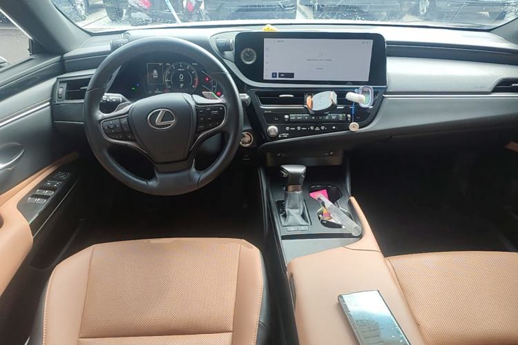 Used Lexus ES 2023 200 Excellence Edition Center Console