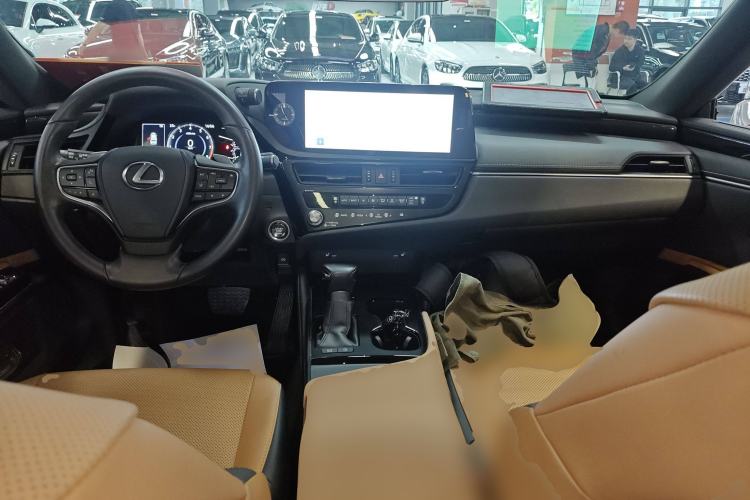Used Lexus ES 2023 200 Excellence Edition Center Console