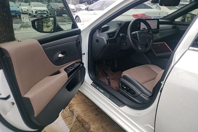 Used Lexus ES 2023 200 Excellence Edition Driver Seat