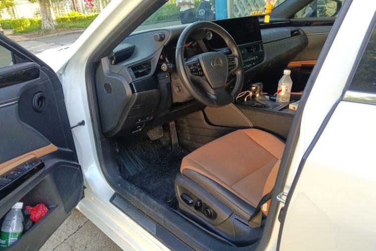 Used Lexus ES 2023 200 Excellence Edition Driver Seat
