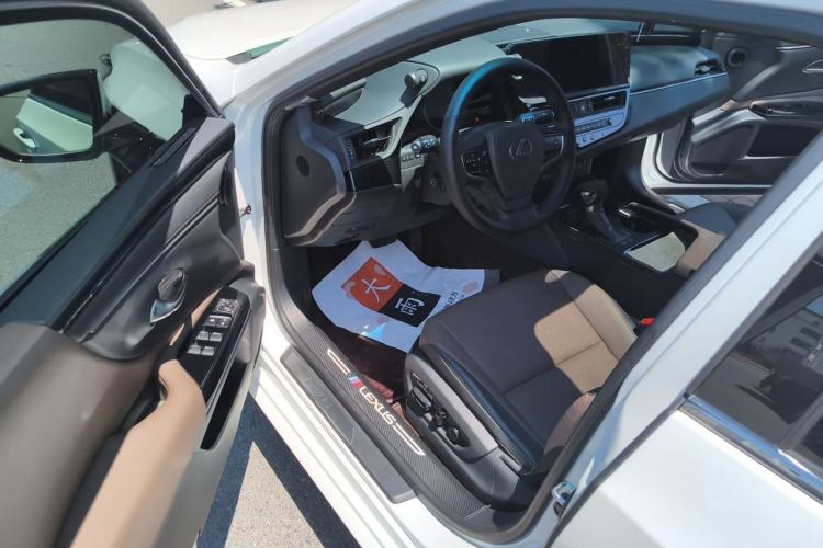 Used Lexus ES 2023 200 Excellence Edition Driver Seat