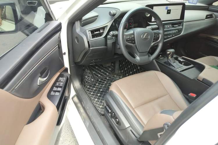 Used Lexus ES 2023 200 Excellence Edition Driver Seat