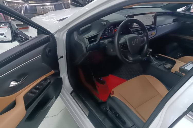 Used Lexus ES 2023 200 Excellence Edition Driver Seat