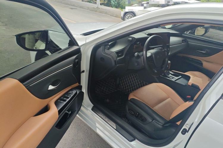 Used Lexus ES 2023 200 Excellence Edition Driver Seat
