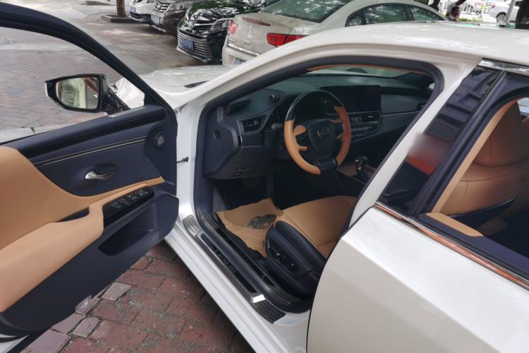 Used Lexus ES 2023 200 Excellence Edition Driver Seat