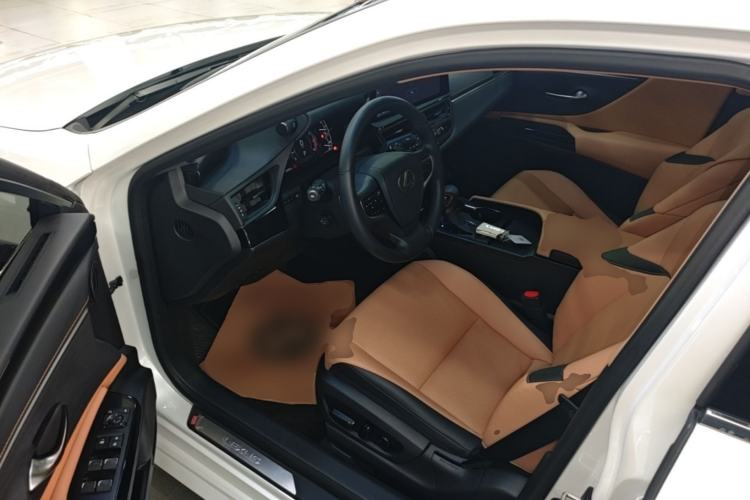 Used Lexus ES 2023 200 Excellence Edition Driver Seat