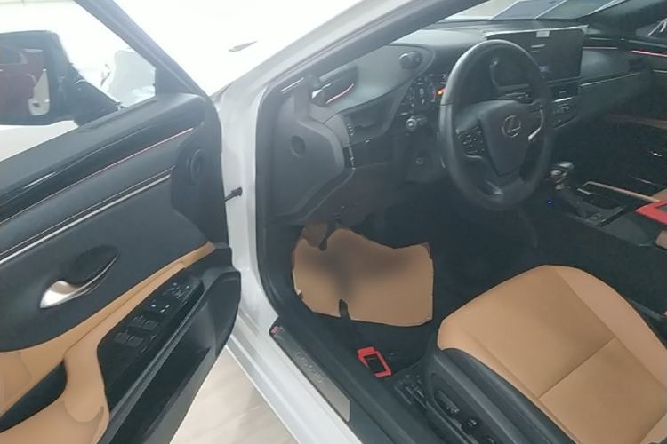 Used Lexus ES 2023 200 Excellence Edition Driver Seat