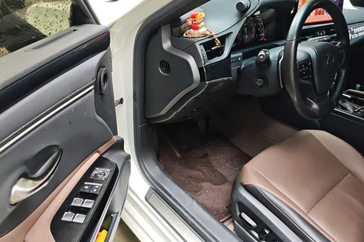 Used Lexus ES 2023 260 Excellence Edition Driver Seat
