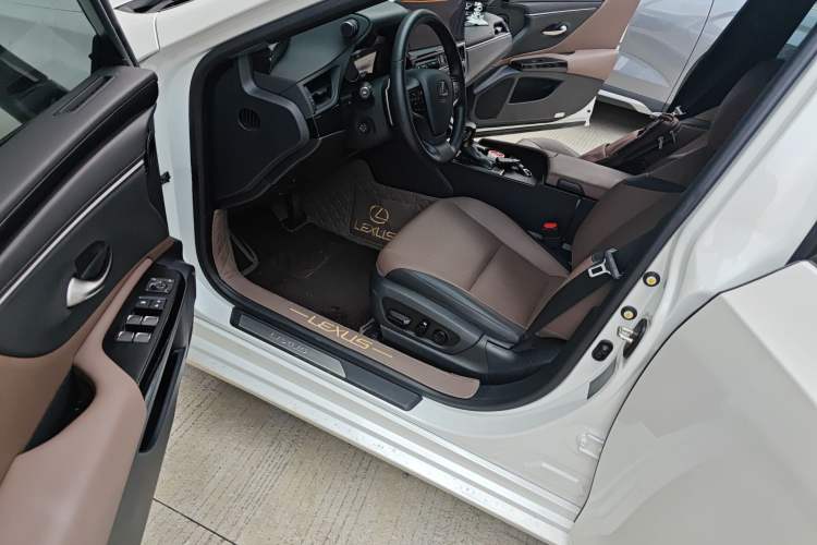 Used Lexus ES 2023 200 Excellence Edition Driver Seat