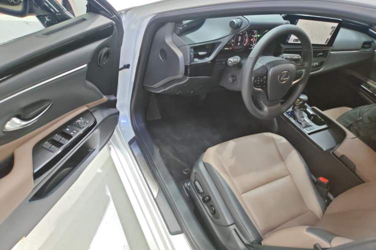 Used Lexus ES 2023 200 Excellence Edition Driver Seat