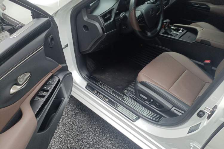 Used Lexus ES 2023 200 Excellence Edition Driver Seat