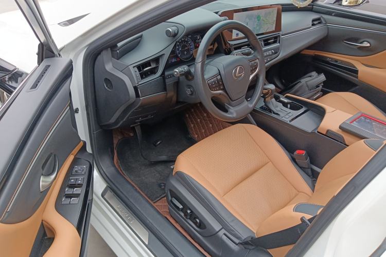 Used Lexus ES 2023 260 Excellence Edition Driver Seat