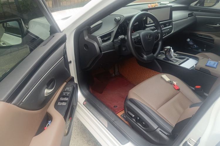 Used Lexus ES 2023 200 Excellence Edition Driver Seat