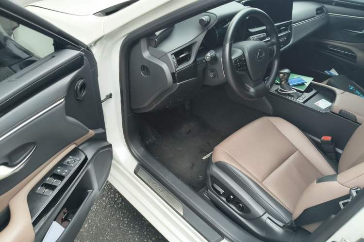 Used Lexus ES 2023 200 Excellence Edition Driver Seat