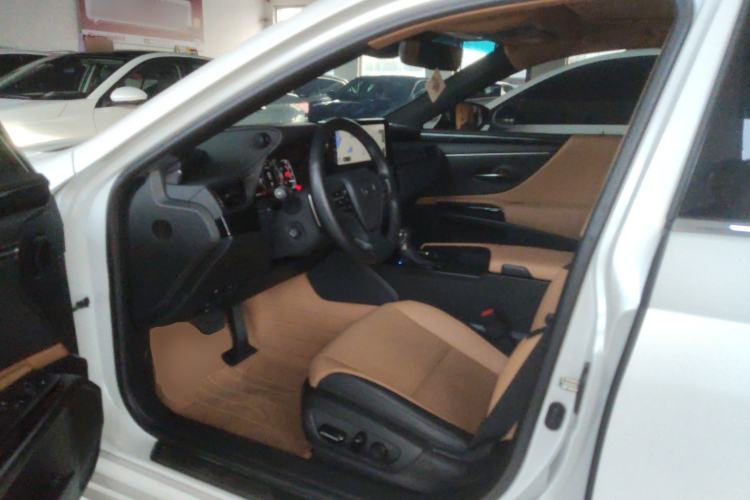 Used Lexus ES 2023 200 Excellence Edition Driver Seat