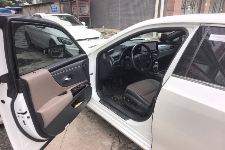 Used Lexus ES 2023 200 Excellence Edition Driver Seat
