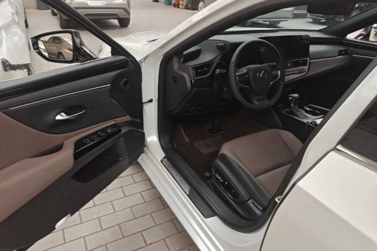 Used Lexus ES 2023 200 Excellence Edition Driver Seat