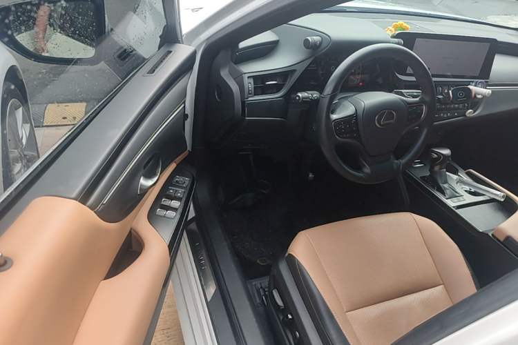 Used Lexus ES 2023 200 Excellence Edition Driver Seat