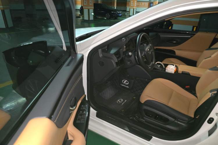 Used Lexus ES 2023 200 Excellence Edition Driver Seat