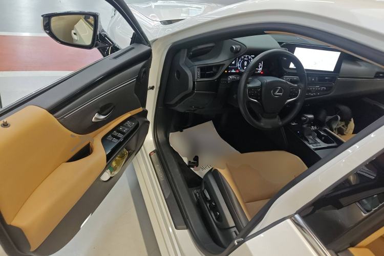Used Lexus ES 2023 200 Excellence Edition Driver Seat