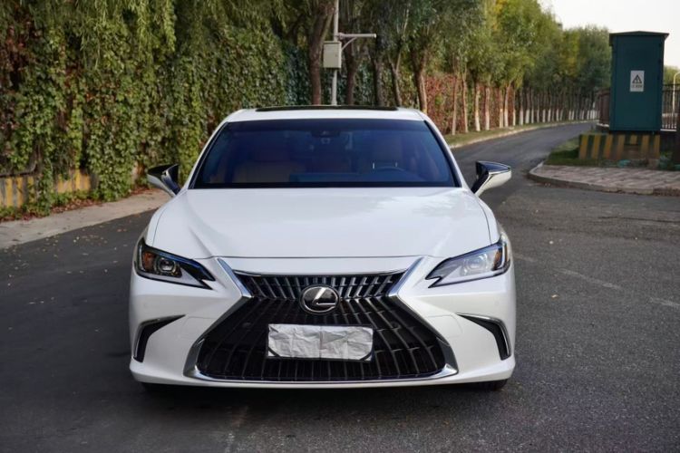 Used Lexus ES 2023 200 Excellence Edition Exterior 2