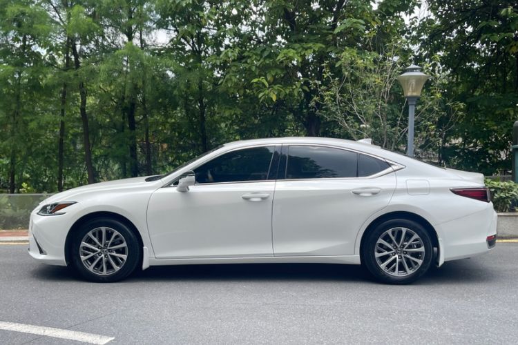 Used Lexus ES 2023 200 Excellence Edition Exterior 2