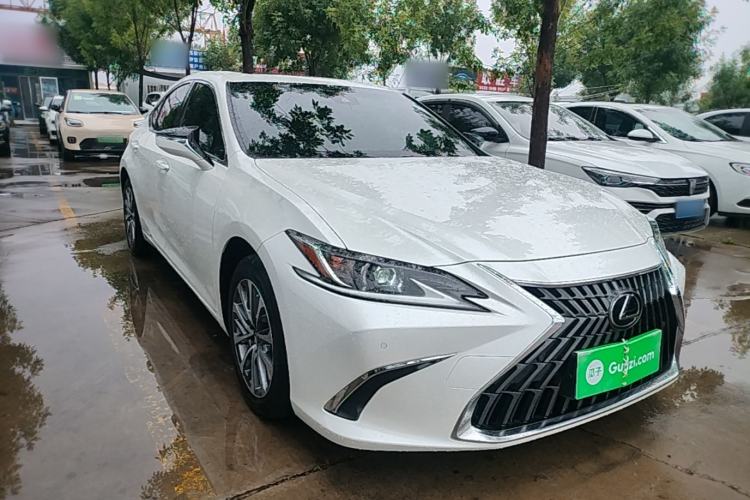 Used Lexus ES 2023 200 Excellence Edition Front Right 45 Deg