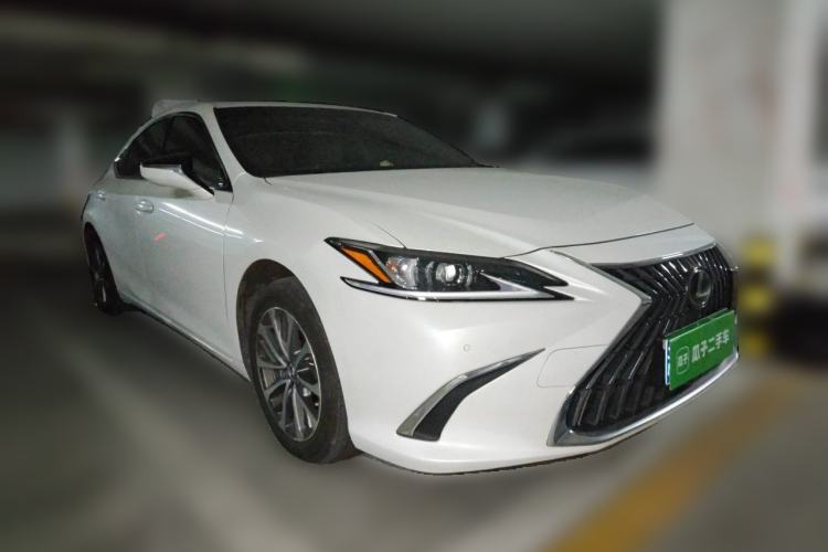 Used Lexus ES 2023 200 Excellence Edition Front Right 45 Deg