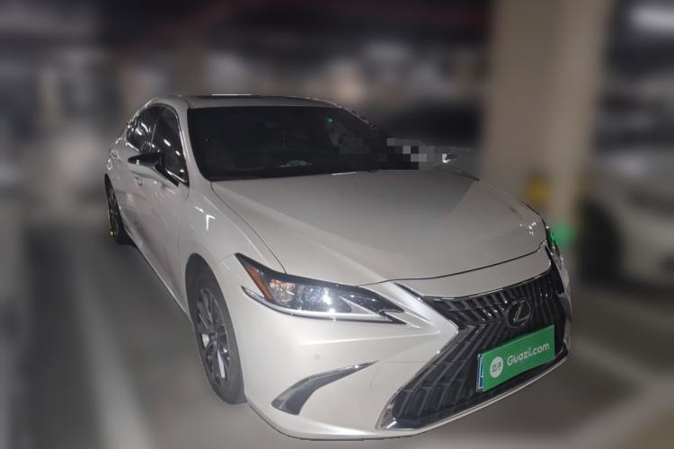 Used Lexus ES 2023 200 Excellence Edition Front Right 45 Deg